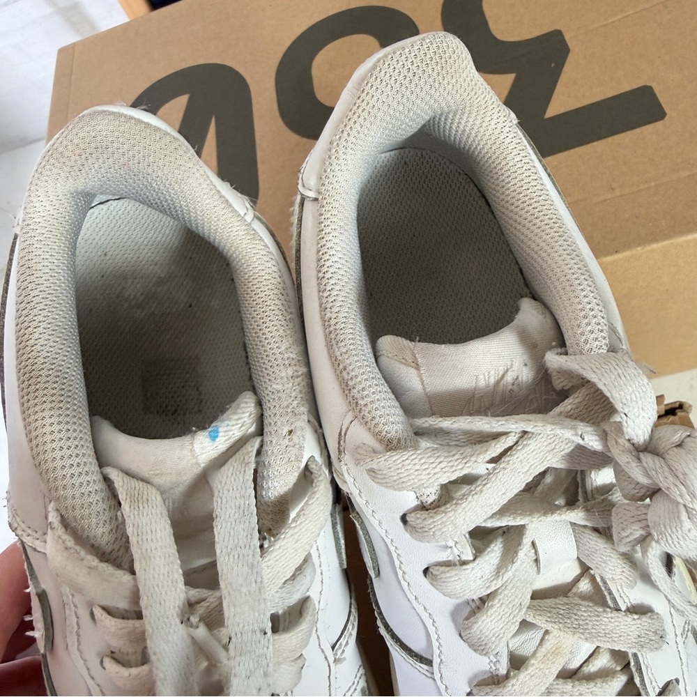 Nike AF1 Triple White Sneakers Size 5.5Y / Womens Size 7 Shoes - Picture 6 of 9